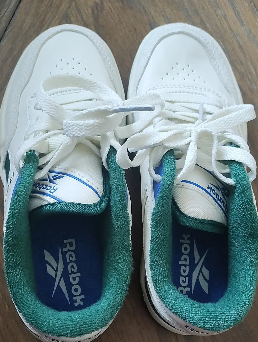 Reebok Kids White & Green Casual Sneakers